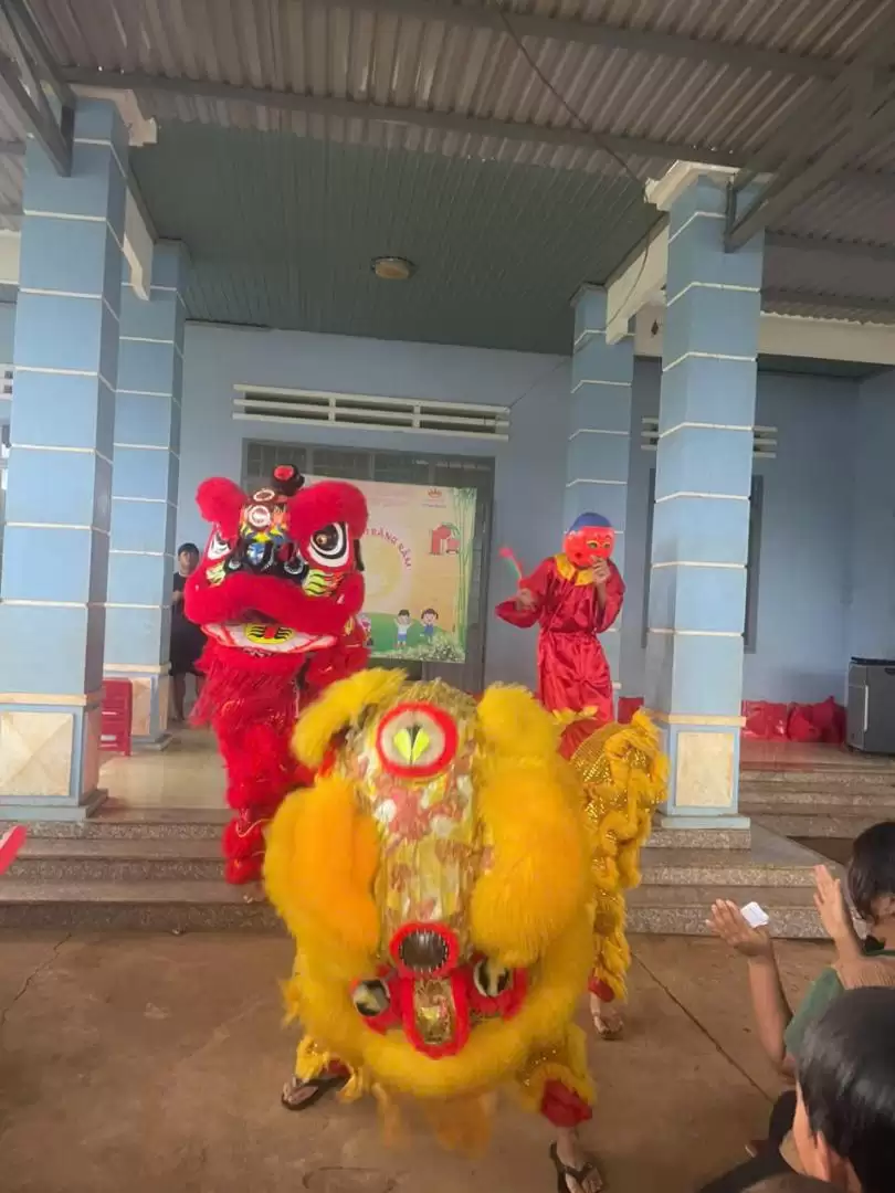Múa lân chào mừng Trung Thu